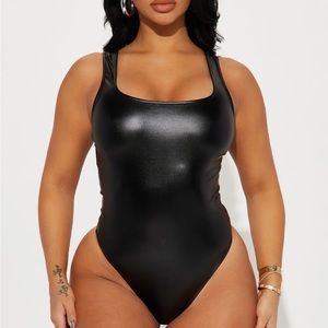 Fashion Nova - Model Status Metallic Bodysuit
